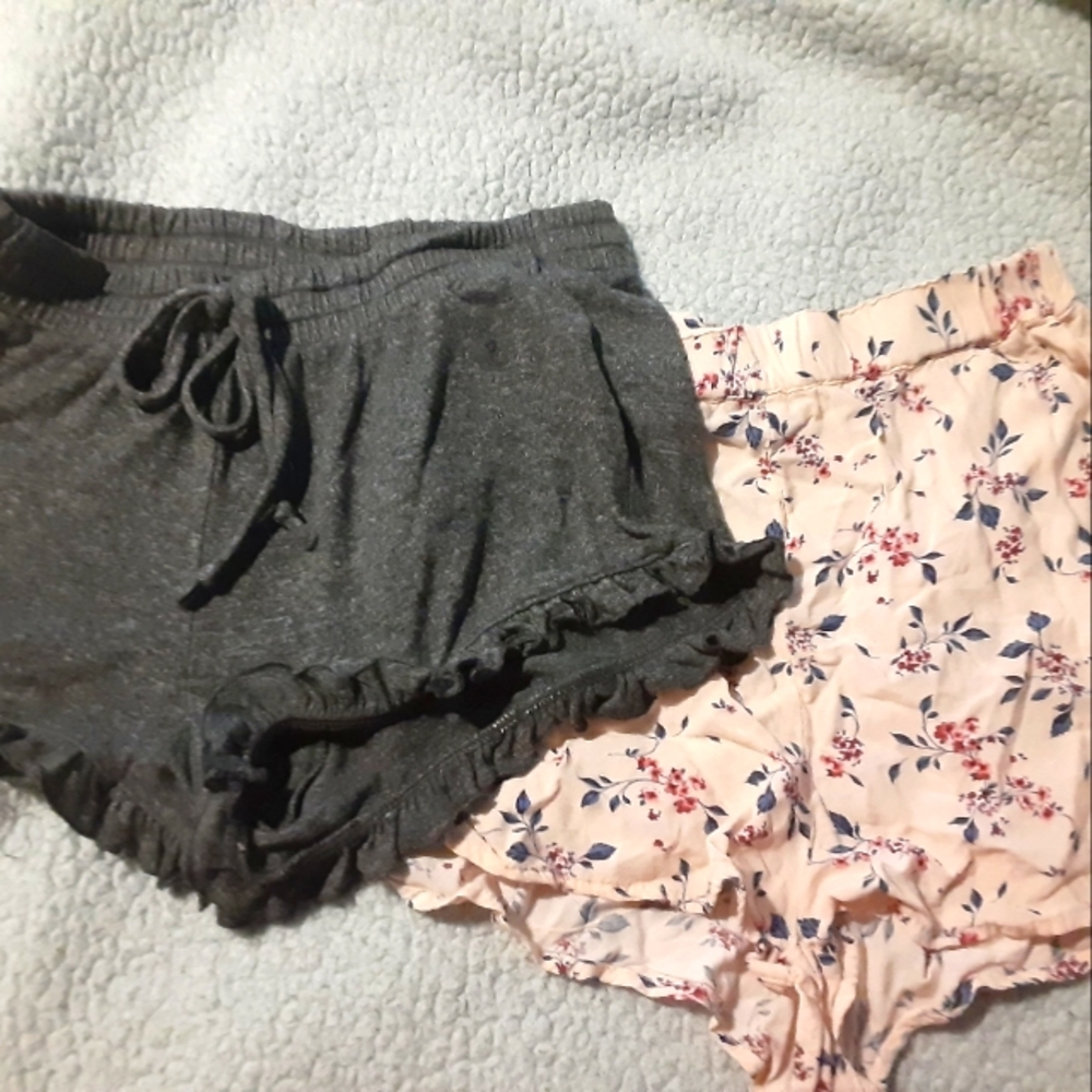 AERO gray xs H&M floral sz2 pull-on shorts Lot of 2